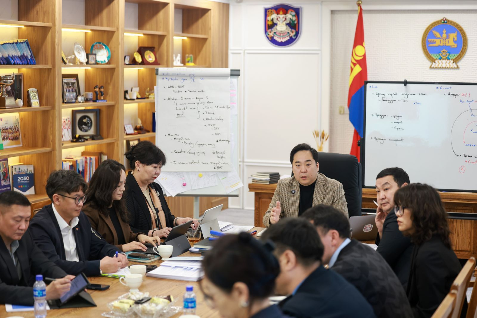 Зах, худалдааны төвүүдийн ойр орчмын авто зогсоолыг нэмэгдүүлэхээр ажиллаж байна